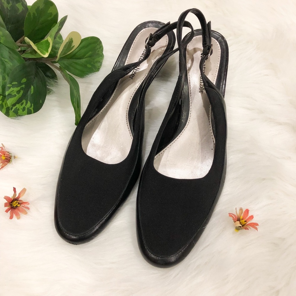 NATURALIZER BLACK ADJUSTABLE HEEL- used shoe